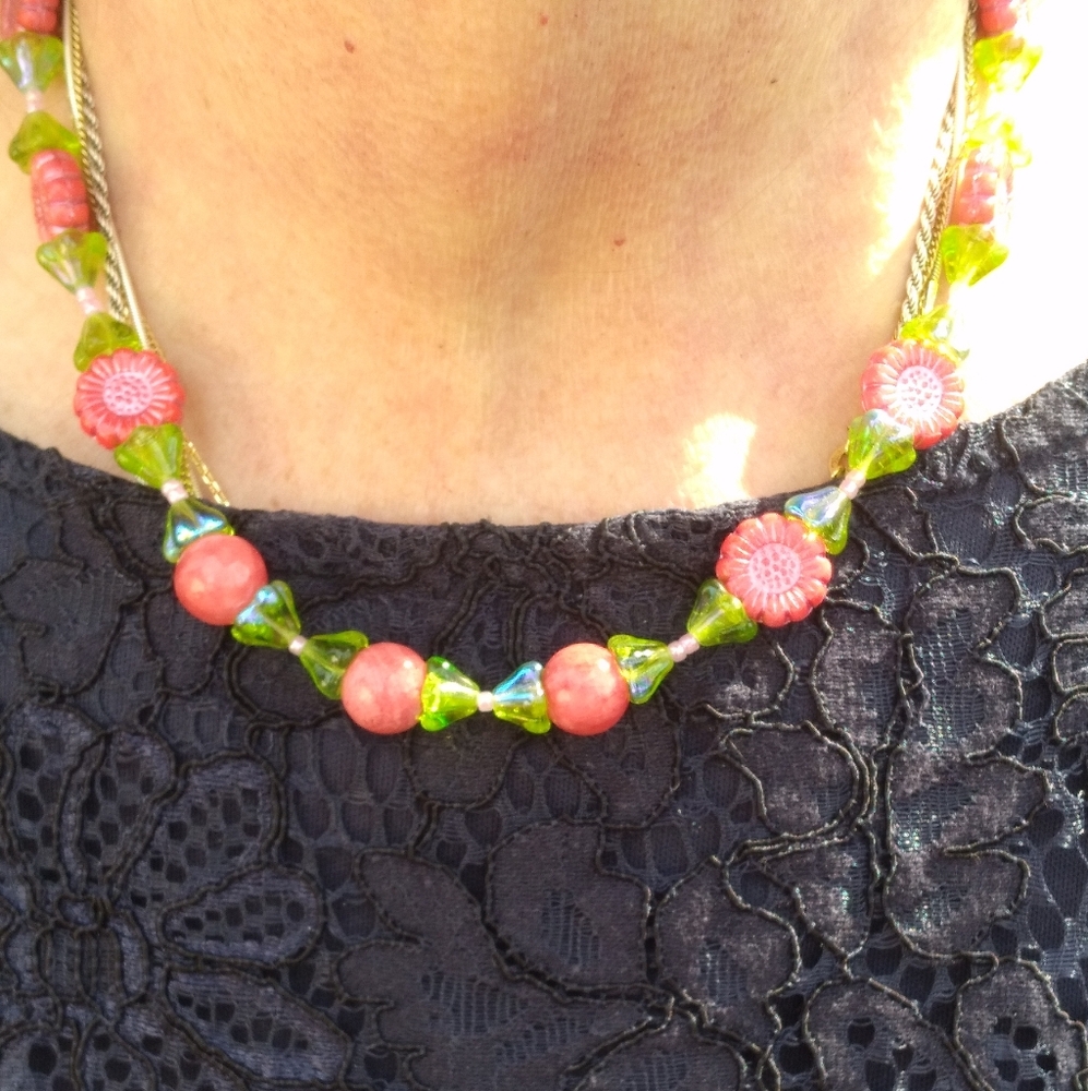 🌼 16" Deep Pink Czech glass 12mm Sunflower & 10 mm Pink Stone bead necklace 😲